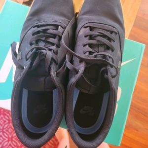 Size 14 Mens Nike Shoes